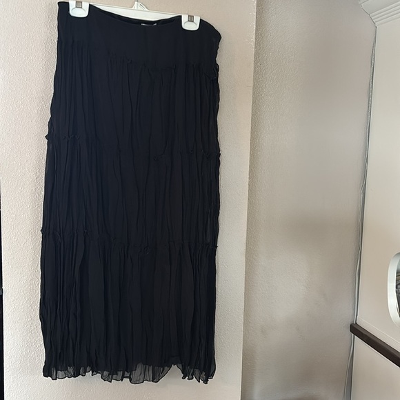 GNW black skirt. Size large - Picture 1 of 4